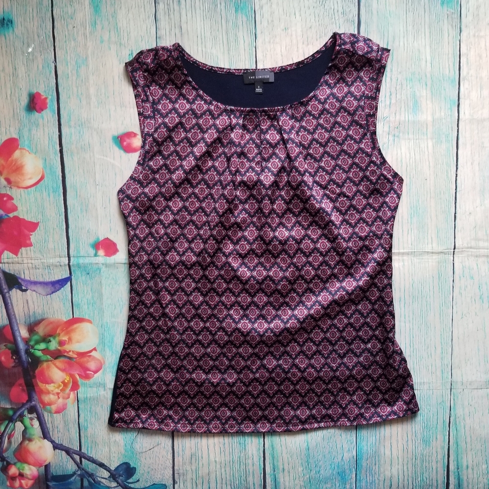 The limited  sleeveless geometrical patter…